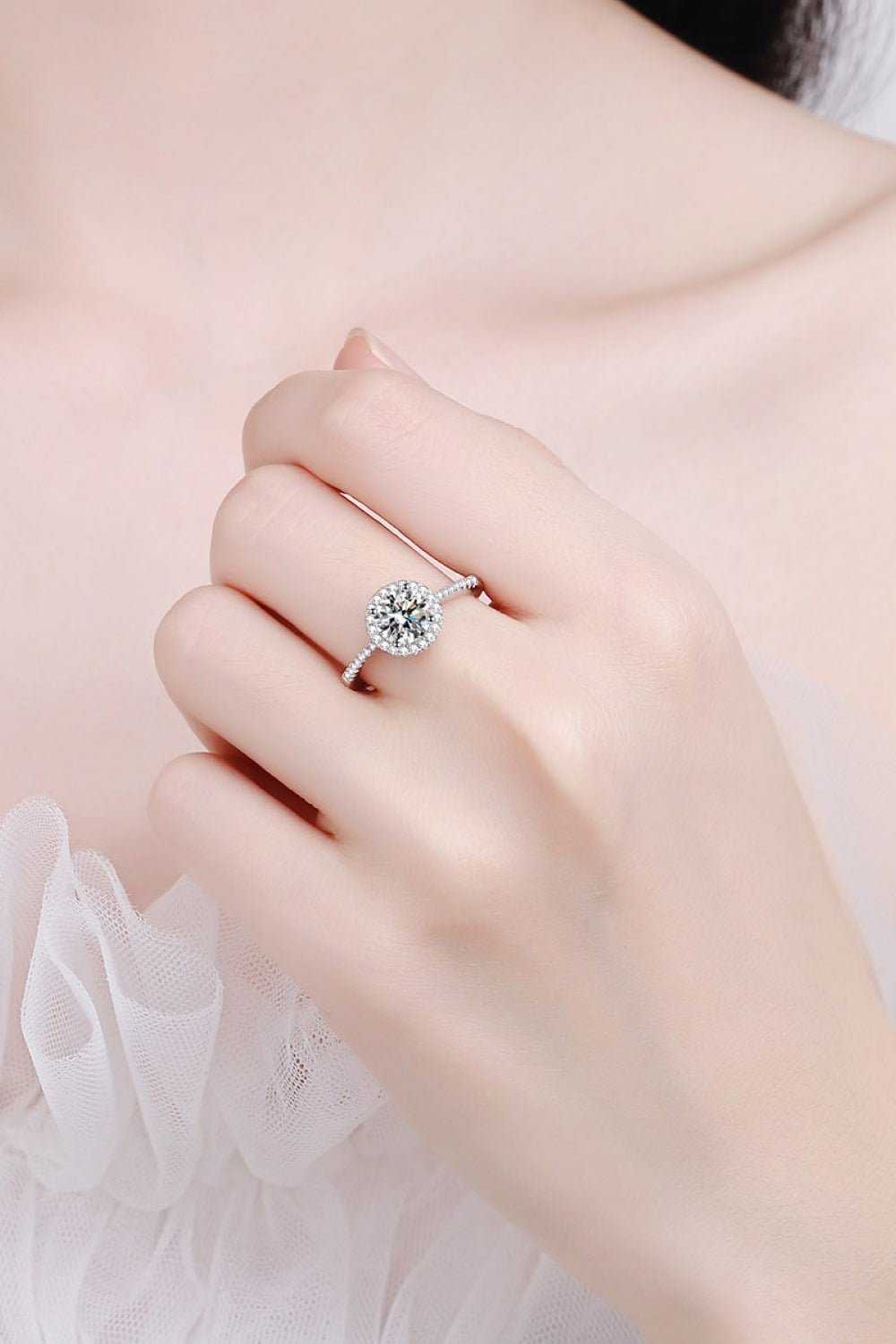 Bague Ready To Flaunt en Moissanite - Halo Éclatant - Ayida Moissanite