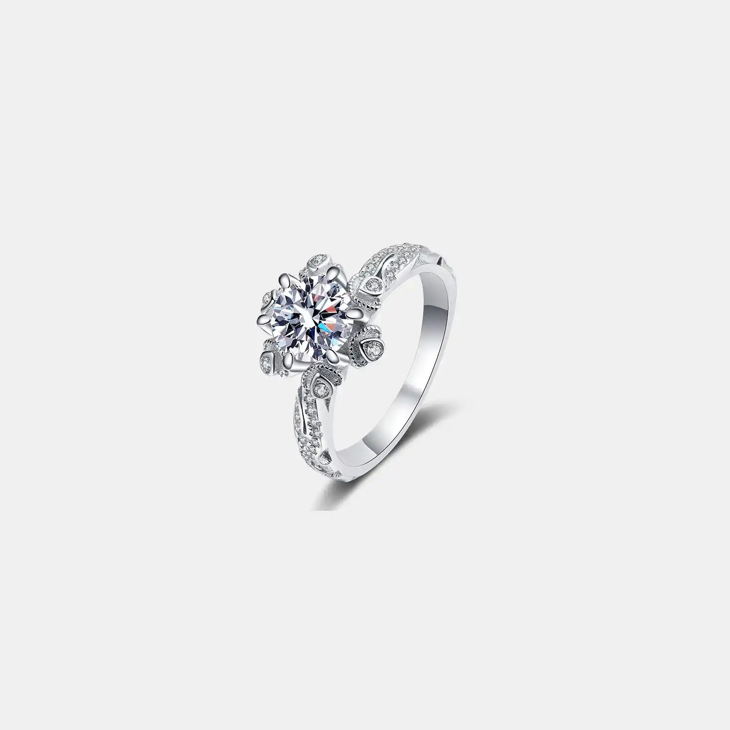 Bague solitaire en diamant scintillant avec bande pavée complexe en or blanc ou en platine.